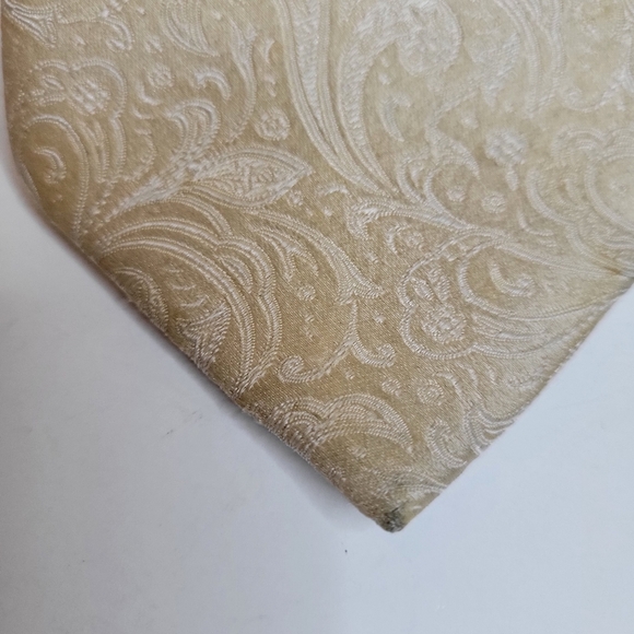 Lot 2 Donald Trump 100% Silk Neckties Red White+Cream Signature Collection Read - Picture 12 of 15